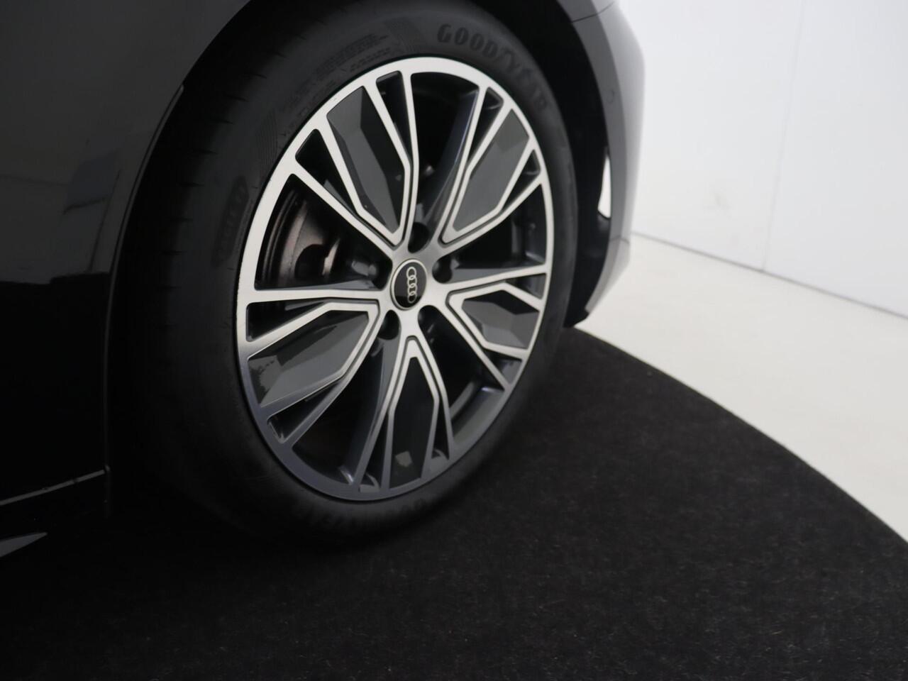 Audi A5 Avant 2.0 TFSI S edition | Lederen bekleding | Parkeerasisstent | 3-zone airco | Stoelverwarming | Achteruitrijcamera | Adaptieve cruise control | Navigatie |