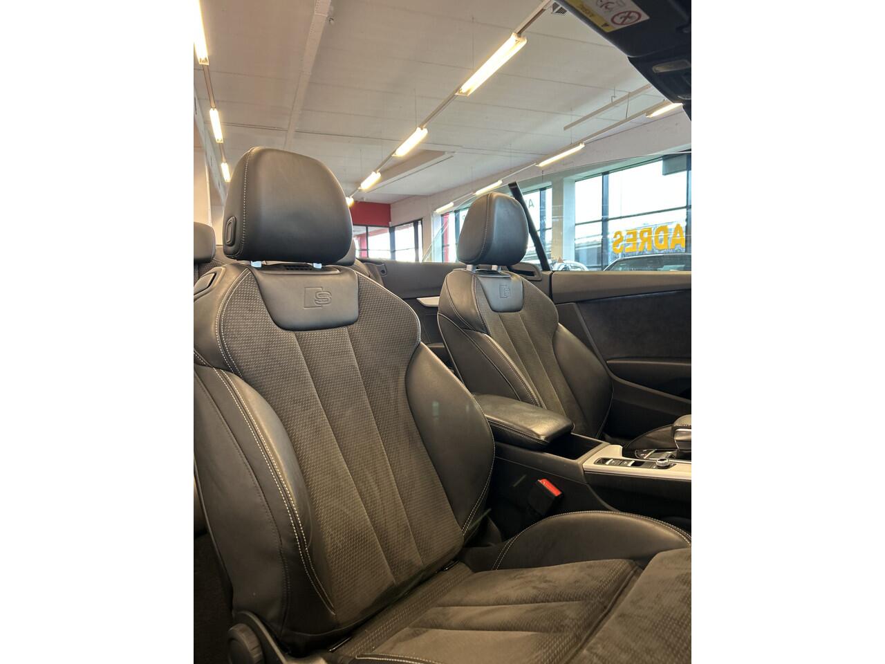 Audi A5 Cabriolet 40 TFSI S edition 3X S-Line | Facelift | Digital dashboard | Adaptieve cruise control | Achteruitrijcamera | Stoel+Nekverwarming | Head up display | Keyless | Apple carplay | Navigatie | Parkeersensoren v+a | Lane assist | Matrix LED