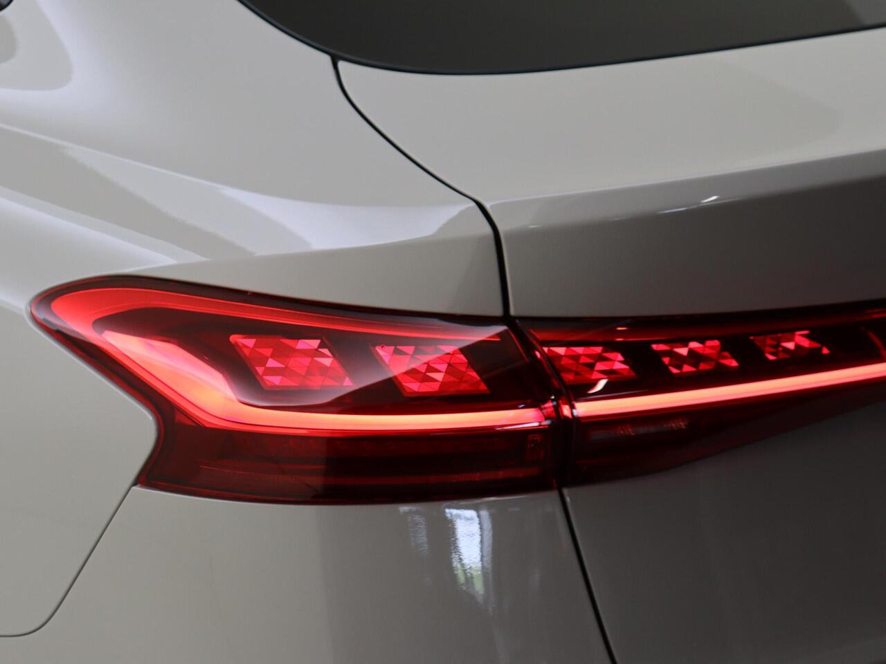 Audi A6 Sportback e-tron S edition performance 100 kWh | Tech Pro | 21 inch LM velgen | Head-Up display | Bang & Olufsen soundsysteem | Verwambaar stuurwiel