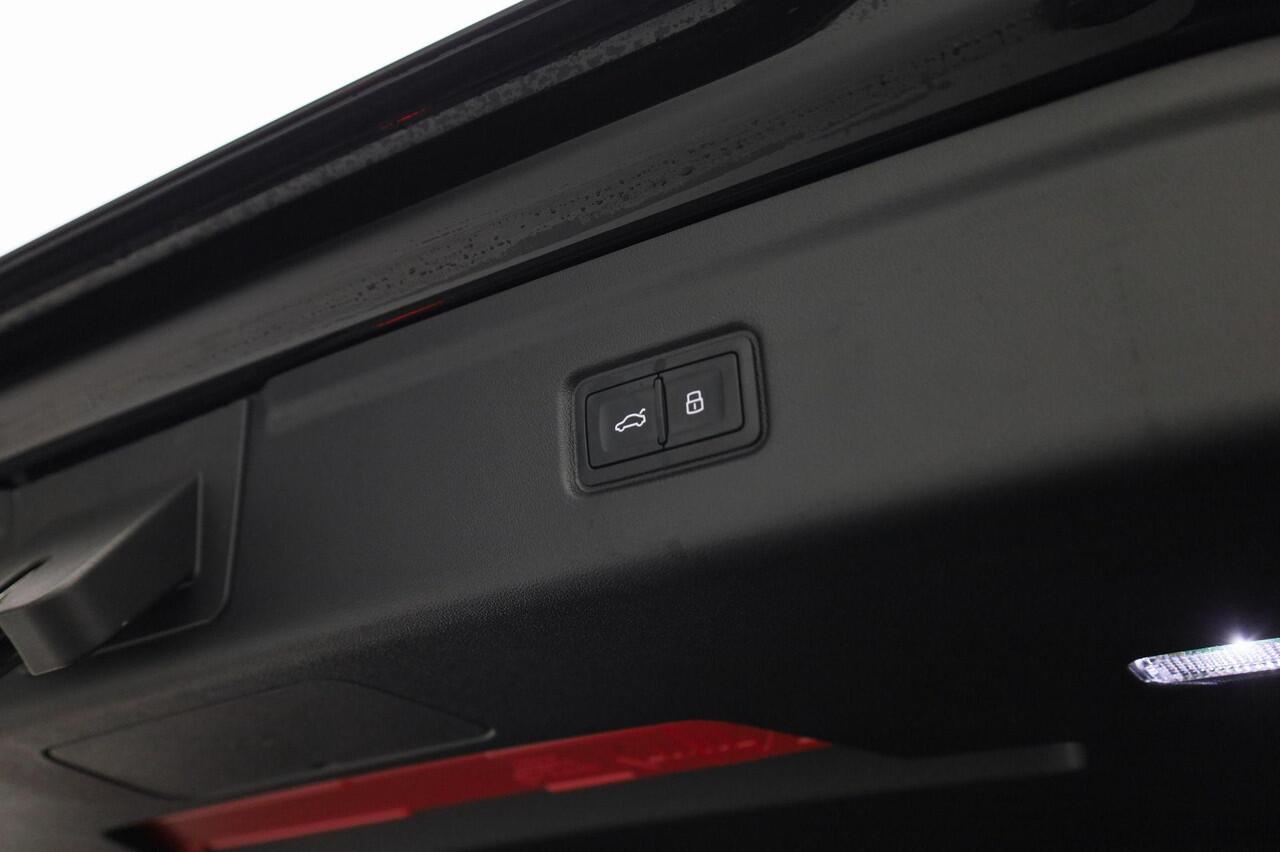 Audi A6 Avant e-tron S edition e-tron 100kWh 367 PK · Tech pro · Panorama-glasdak · Sportstoel plus leder zwart · Stoelmassage + ventilatie