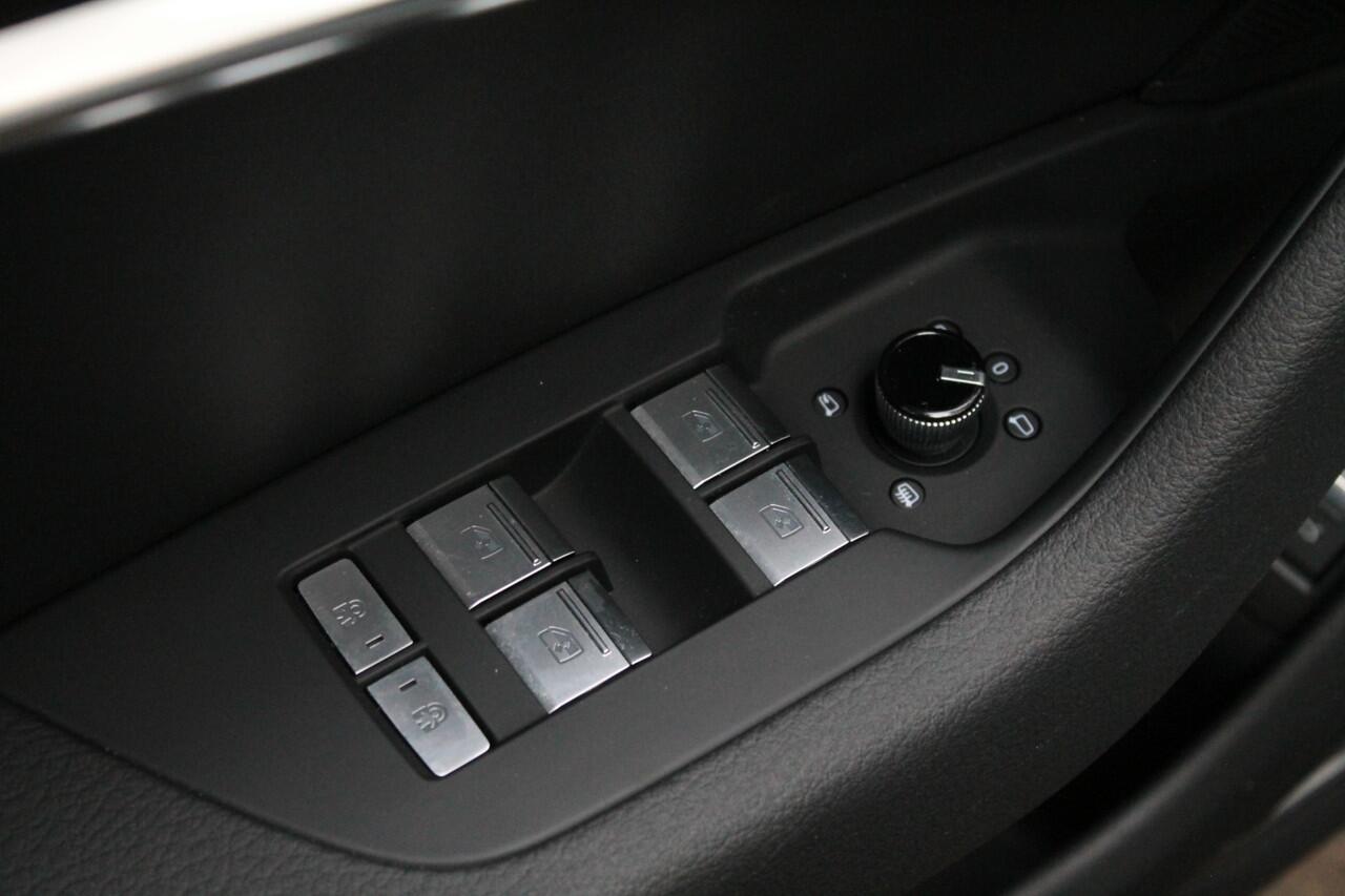 Audi A6 Avant 55 TFSI e quattro S-line Competition | Pano | Trekhaak | Memory