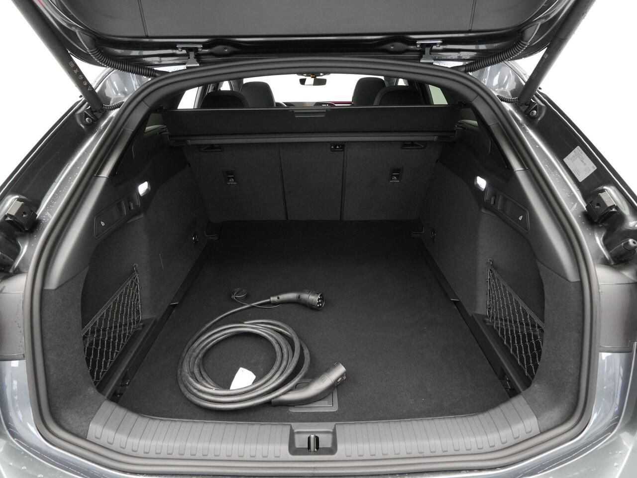 Audi A6 Avant e-tron S edition performance 100 kWh Bijrijderdisplay ACC Blind Spot 360 camera B&O