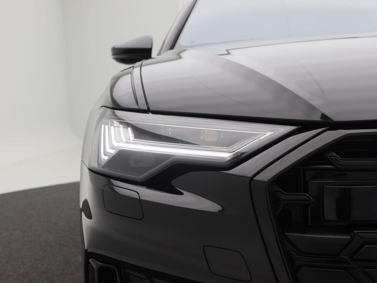 Audi A6 Avant 55 TFSi e 367 Pk quattro S-Line Competition Automaat | 360° Camera | Trekhaak | Panoramadak | Carplay | Full LED | Head Up | Stoel Verwarming | 21 Inch | 15.354 Km!!