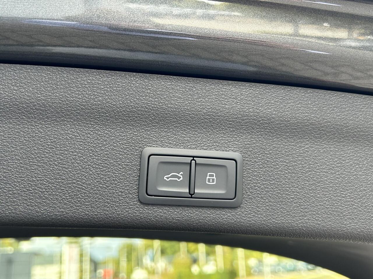 Audi A6 Avant S edition Competition (C8) 50 TFSI e 220 kW / 299 | Glazen Panoramadak | Comfortsleutel | Stoelverwarming | Verwarmd Stuurwiel | Led Matrix | Adaptieve Cruise Control |