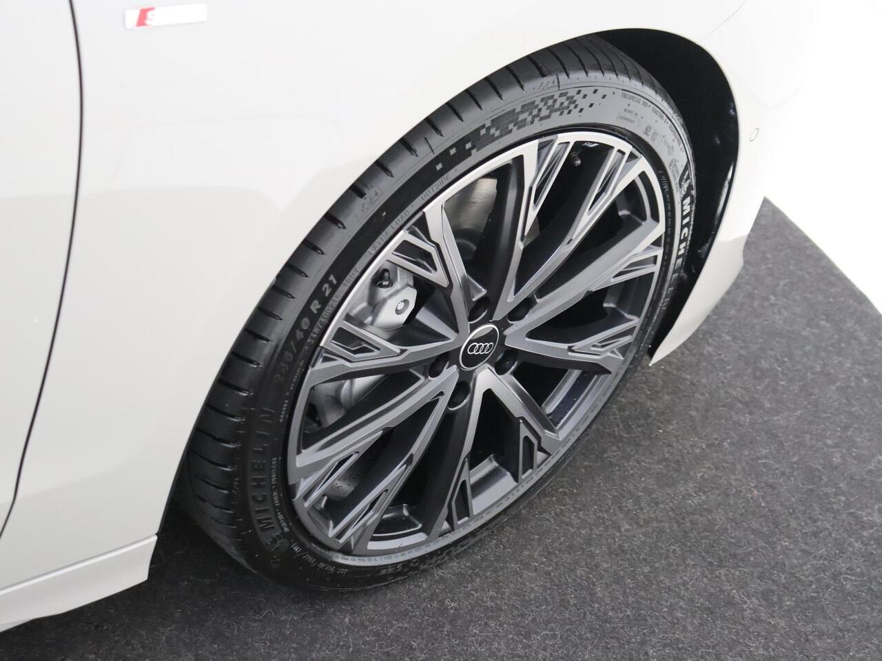 Audi A6 Sportback e-tron S edition performance 100 kWh | Tech Pro | 21 inch LM velgen | Head-Up display | Bang & Olufsen soundsysteem | Verwambaar stuurwiel