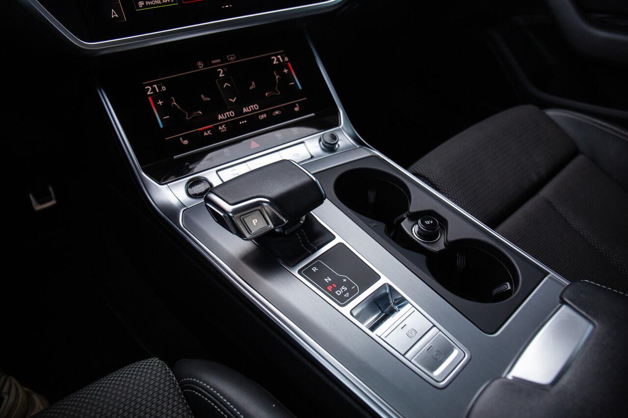 Audi A6 Avant 40 TFSI S edition Competition , Panoramadak, Trekhaak, Adaptive cruise,