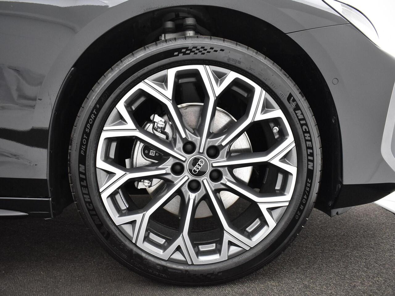 Audi A6 Avant TFSI Advanced edition 204 PK · Tech plus · Lederen bekleding · Elektrische stoelen met geheugen · Privacy glas