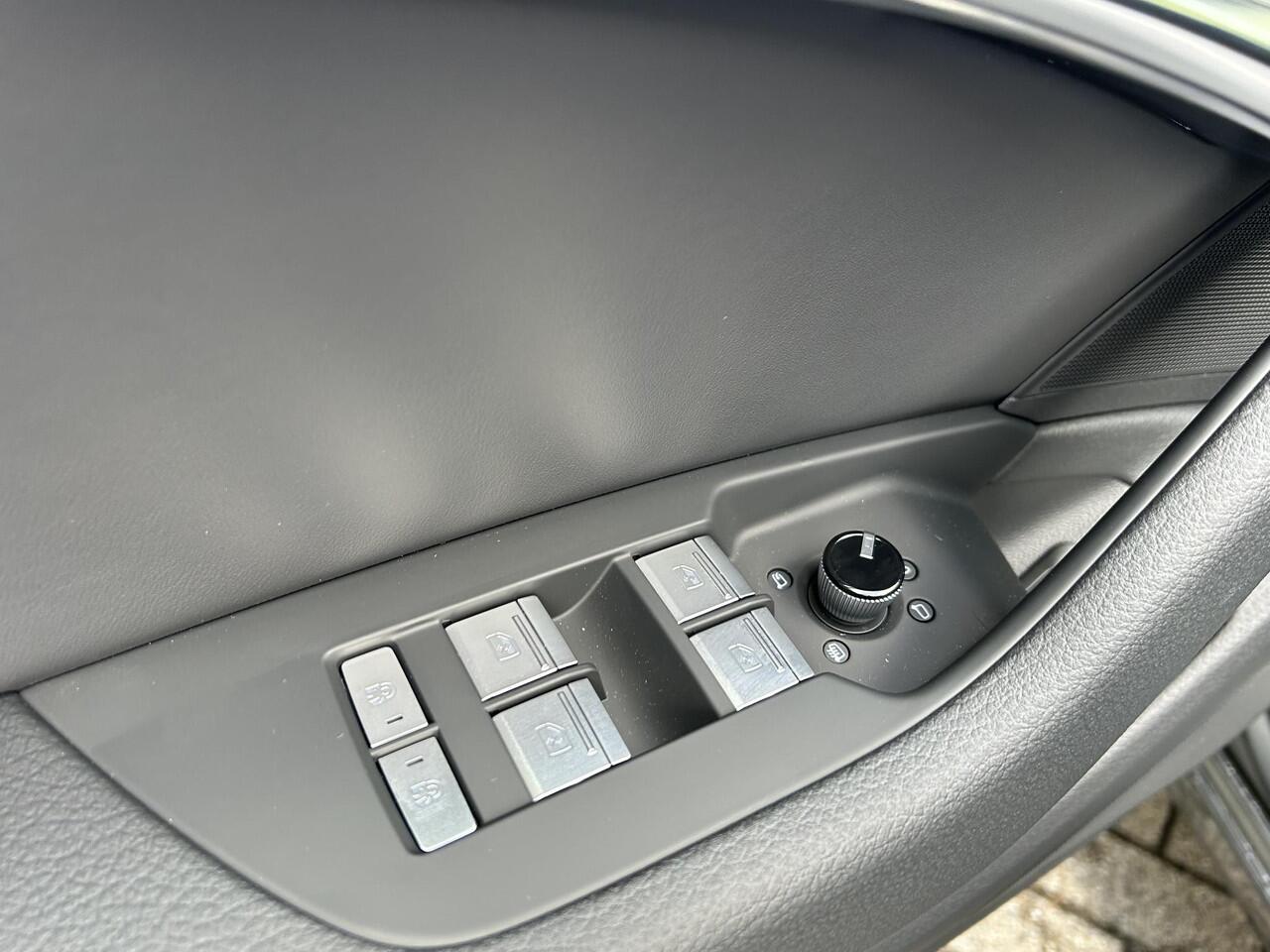 Audi A6 Avant S edition Competition (C8) 50 TFSI e 220 kW / 299 | Glazen Panoramadak | Comfortsleutel | Stoelverwarming | Verwarmd Stuurwiel | Led Matrix | Adaptieve Cruise Control |