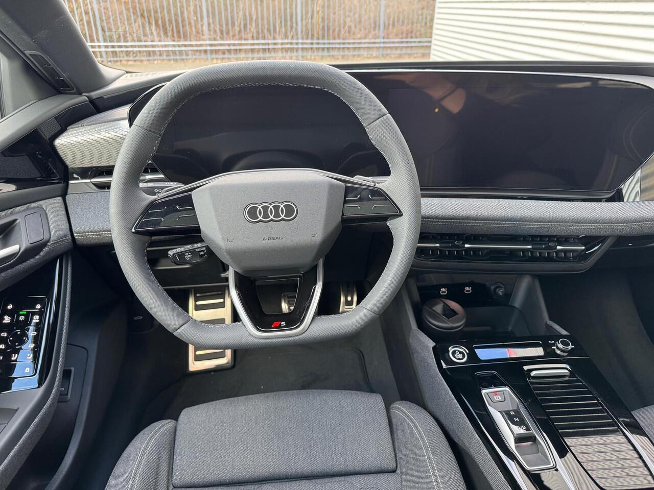 Audi A6 e-tron Avant S edition 100 kWh / 367 PK | Panoramadak | Passagiersdisplay | Matrix LED-koplampen | 360 graden camera