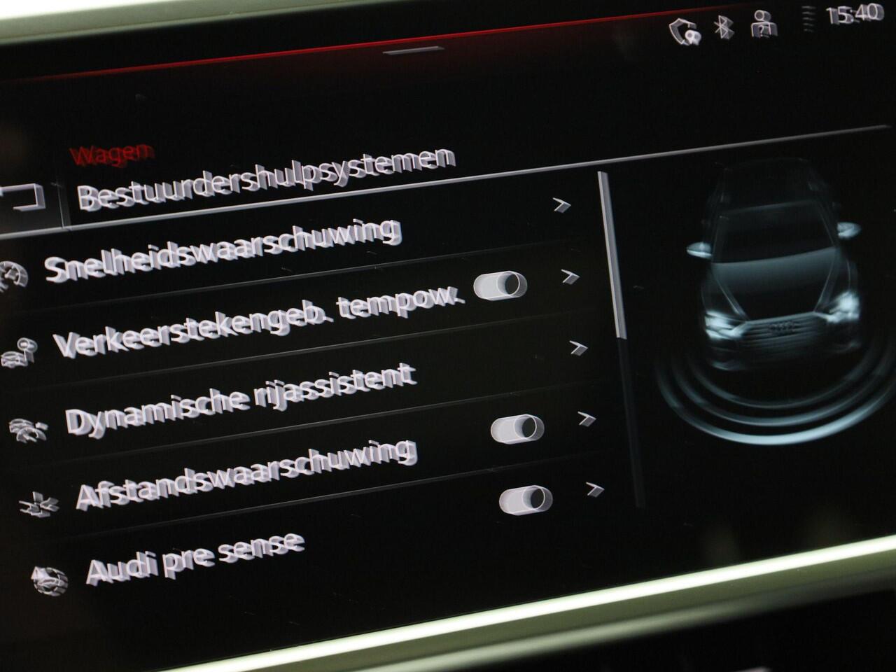 Audi A6 Avant 50 TFSIe 220kW/299PK quattro S Line · Panoramadak · Adaptive Cruise Control · Apple Car Play · Camera · Leder/Alcantara · Drive select