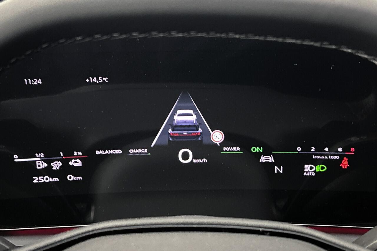 Audi A6 Avant e-Hybrid Quattro S-line | Panoramadak | Trekhaak | B&O | Matrix led | 360 camera | 5 jaar garantie | Trekhaak | Digitaal display