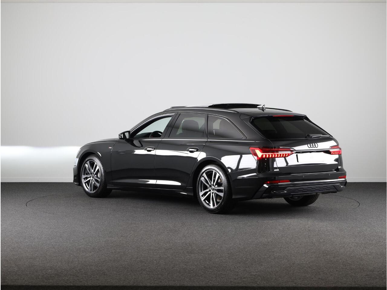 Audi A6 Avant 40 TFSI S edition Competition 204pk | Private lease vanaf ¤ 1.140,- per maand | Panoramadak, achteruitrijcamera, Optiekpakket zwart plus, stoelverwarming voorin, variabele hoofdsteunen