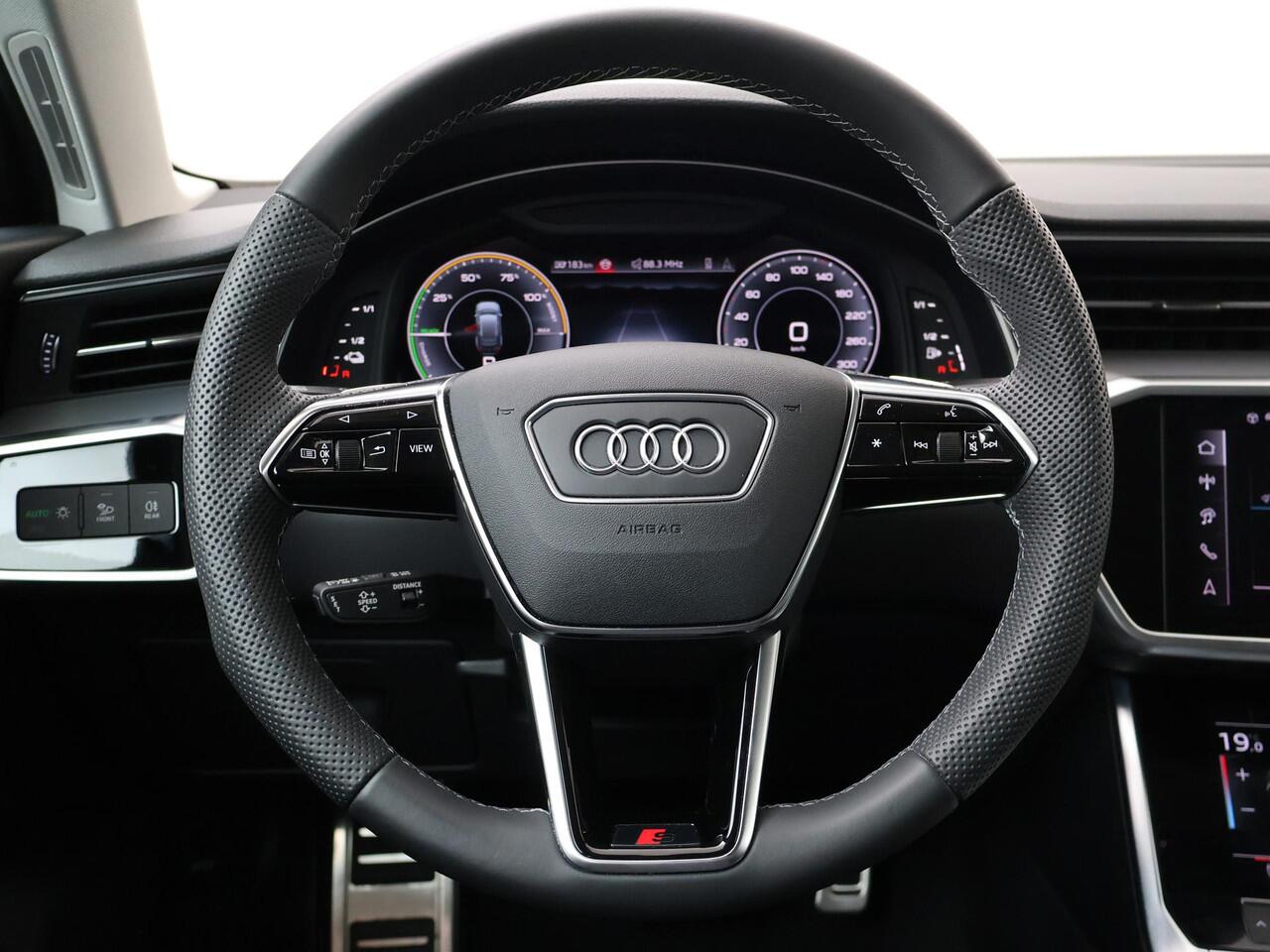 Audi A6 Avant 55 TFSI e quattro S edition Competition | 367 PK | Achteruitrij camera | Trekhaak | Electrisch panoramadak