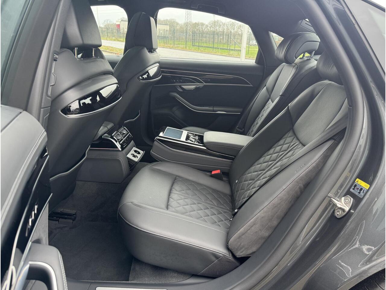 Audi A8 60 TFSI e quattro 462 PK | BTW | S line | Massage | Matrix | 18 kWh accu