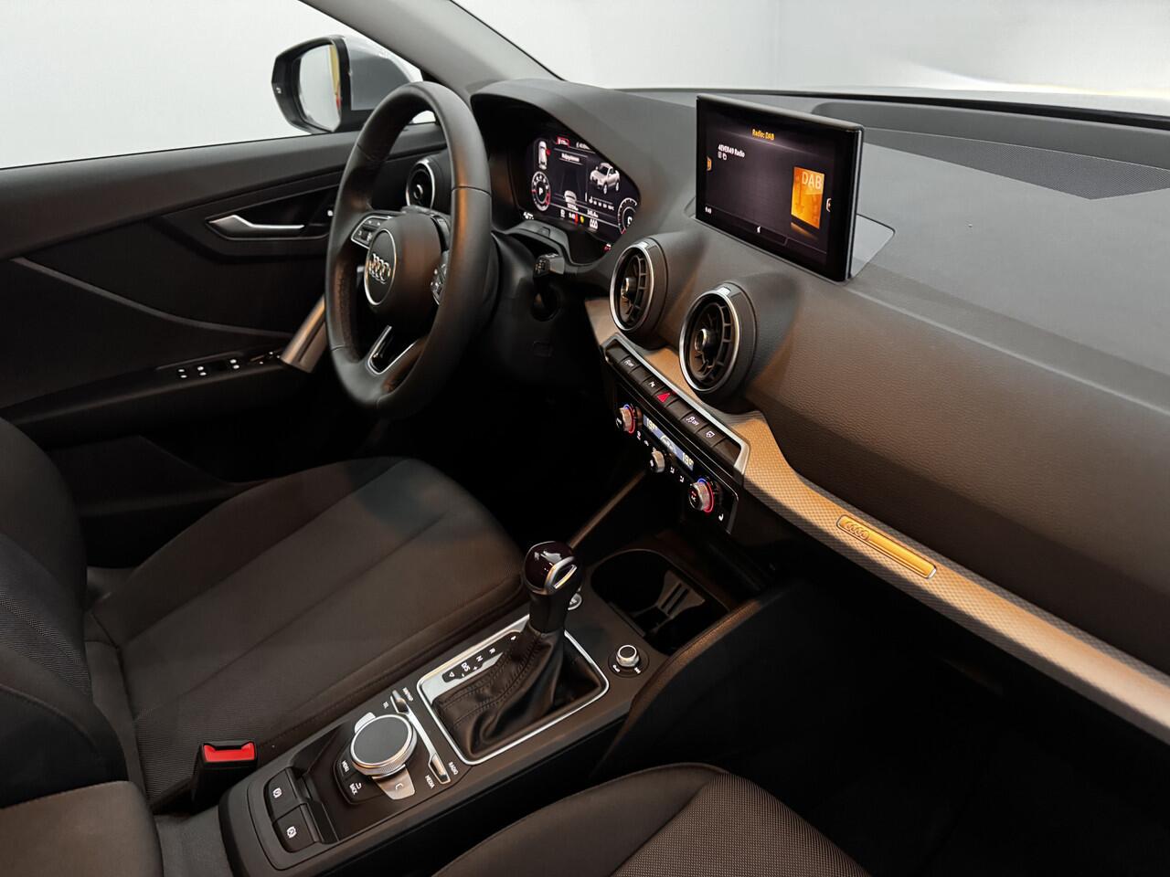 Audi Q2 35 TFSI S Edition Camera, Navi, Keyless start, Virtual desk, Elektrische achterklep, Cruise control adaptief, Stoelverwarming