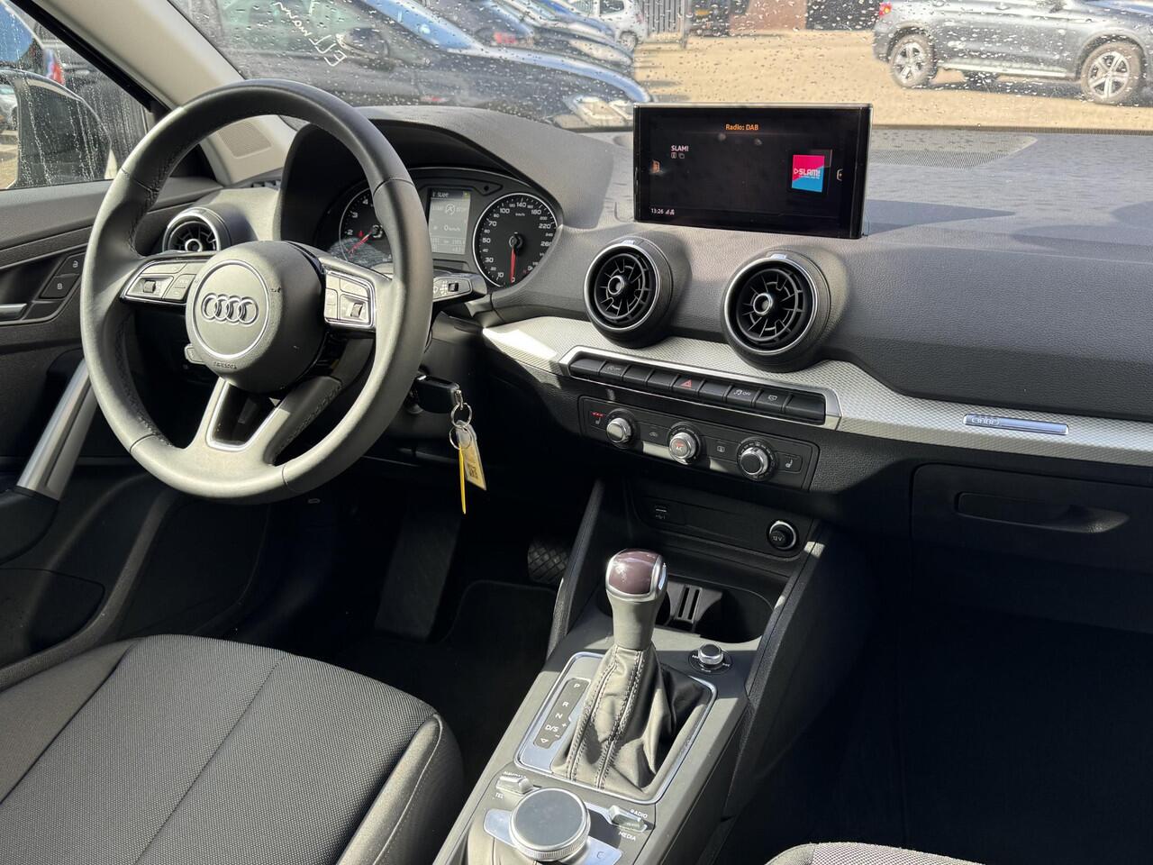Audi Q2 35 TFSI S Edition | Camera | Airco | Navi | Extra getint glas | LM velgen | Verwarmde voorstoelen | LED - Kop / Achterlichten ( Vestiging - Nieuwegein )