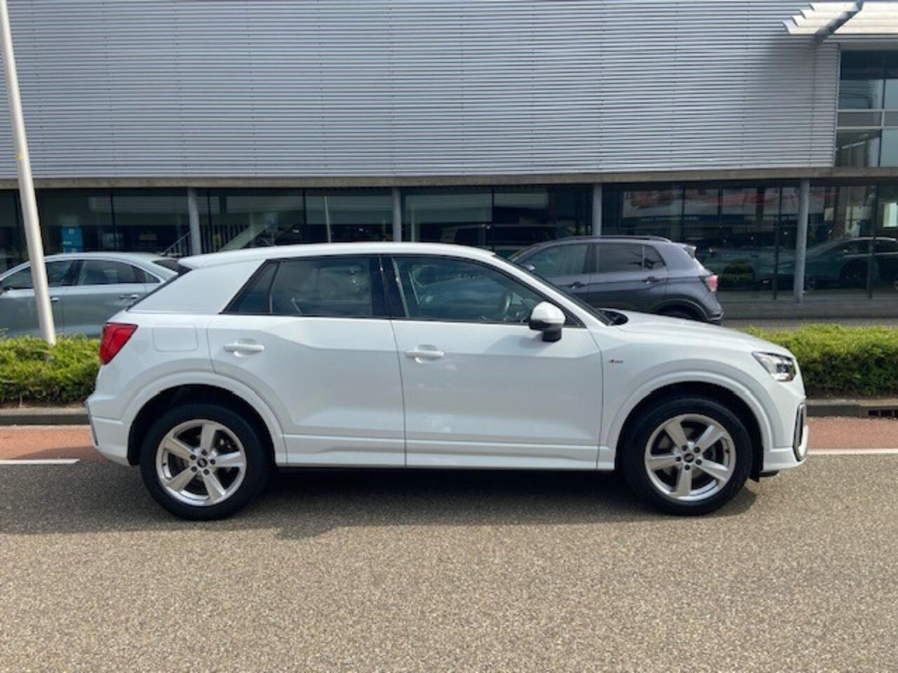 Audi Q2 30 TFSI 110pk S Edition / S-Line Exterieur & Interieur / LED / Virtual Cockpit / Navigatie / Parkeersensoren Achter / 17" LMV