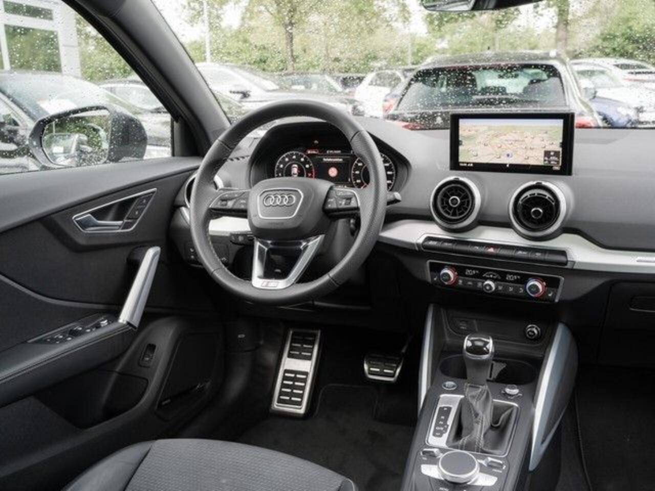 Audi Q2 35 TFSI S-line Black Matrix Sonos Pano
