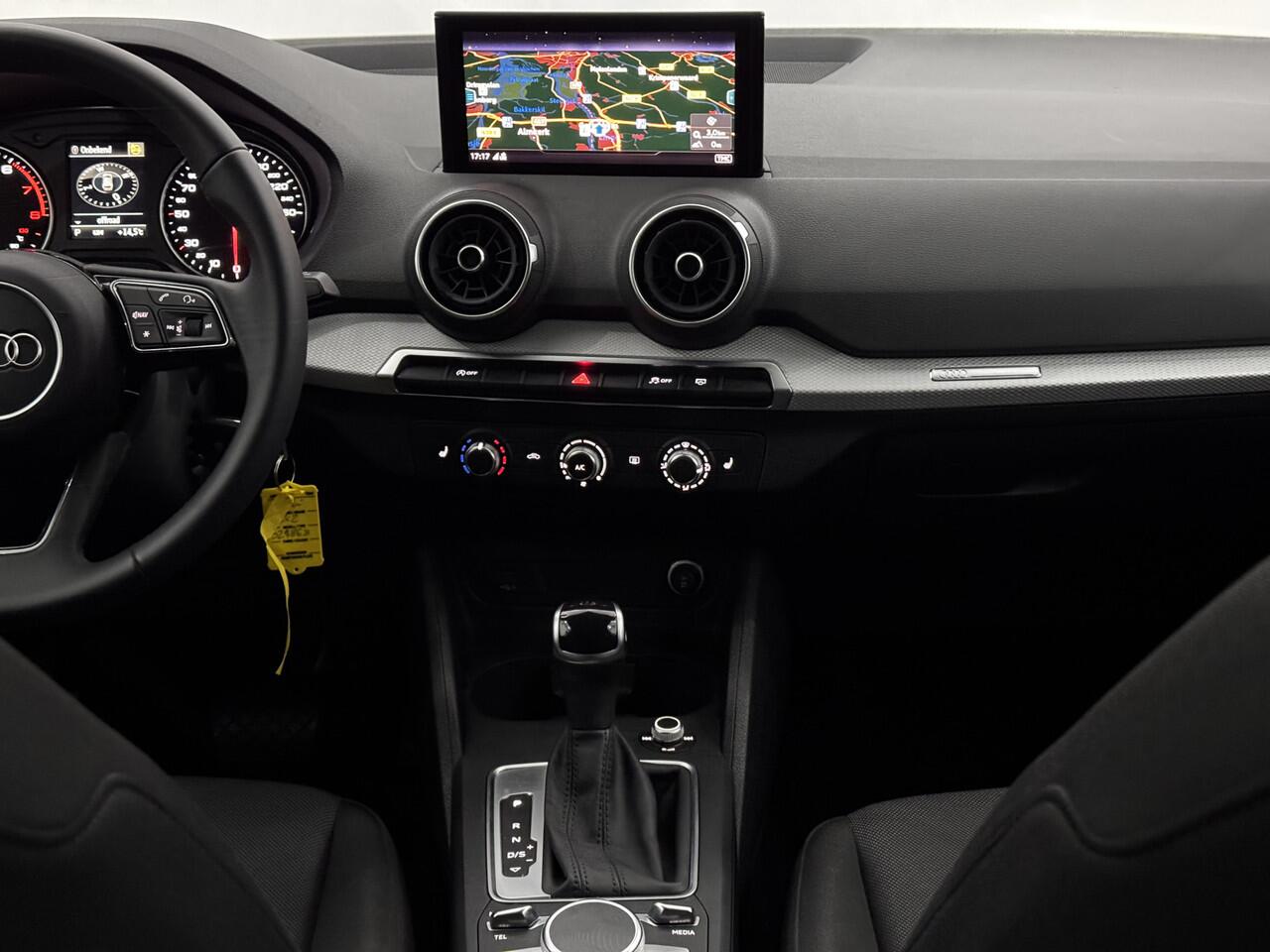 Audi Q2 35 TFSI S-line Airco, Parkeersensoren, Navi, Cruise control adaptief, Stoelverwarming, A start stop