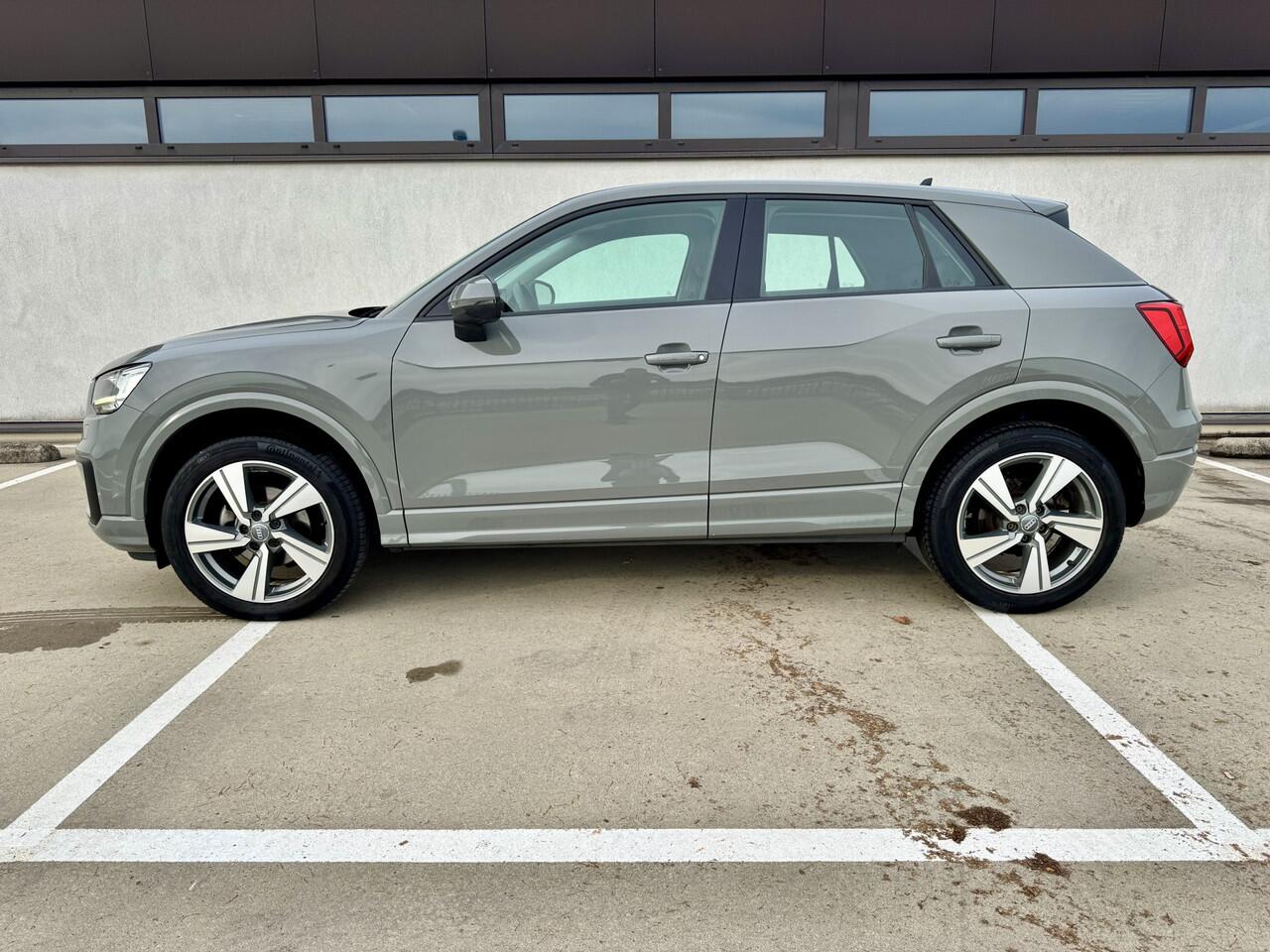 Audi Q2 35 TFSI CoD 150 pk Sport | S-Tronic | Manhattangrijs Metallic | uniek lage km stand | 1ste eign. | Nieuw staat | | Kleurcode X7L |