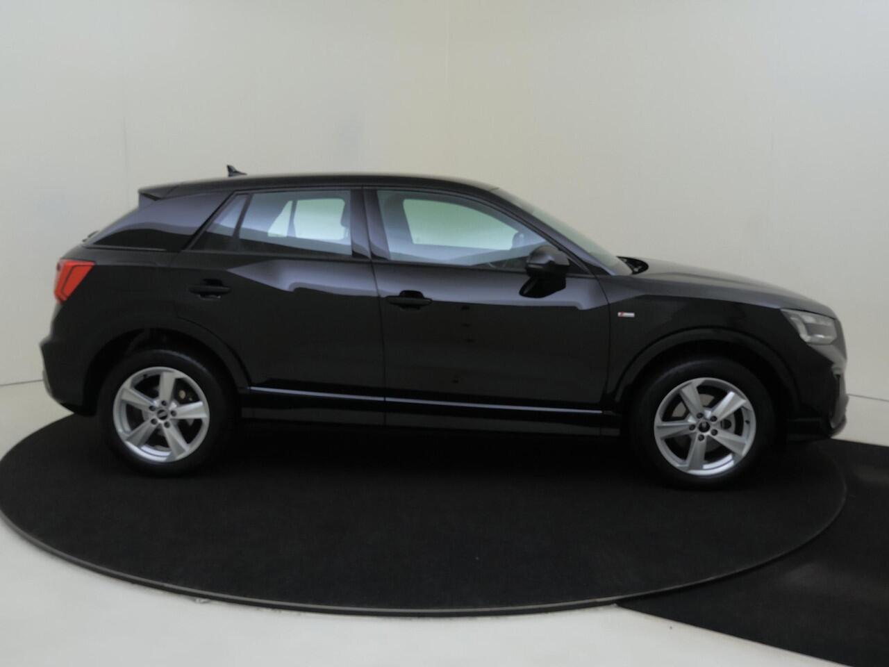 Audi Q2 35 TFSI S Edition | LED matrix verlichting | Optiek zwart Plus | S-line interieur | Virtual cockpit | CarPlay | Draadloze telefoonlader | Cruise control |