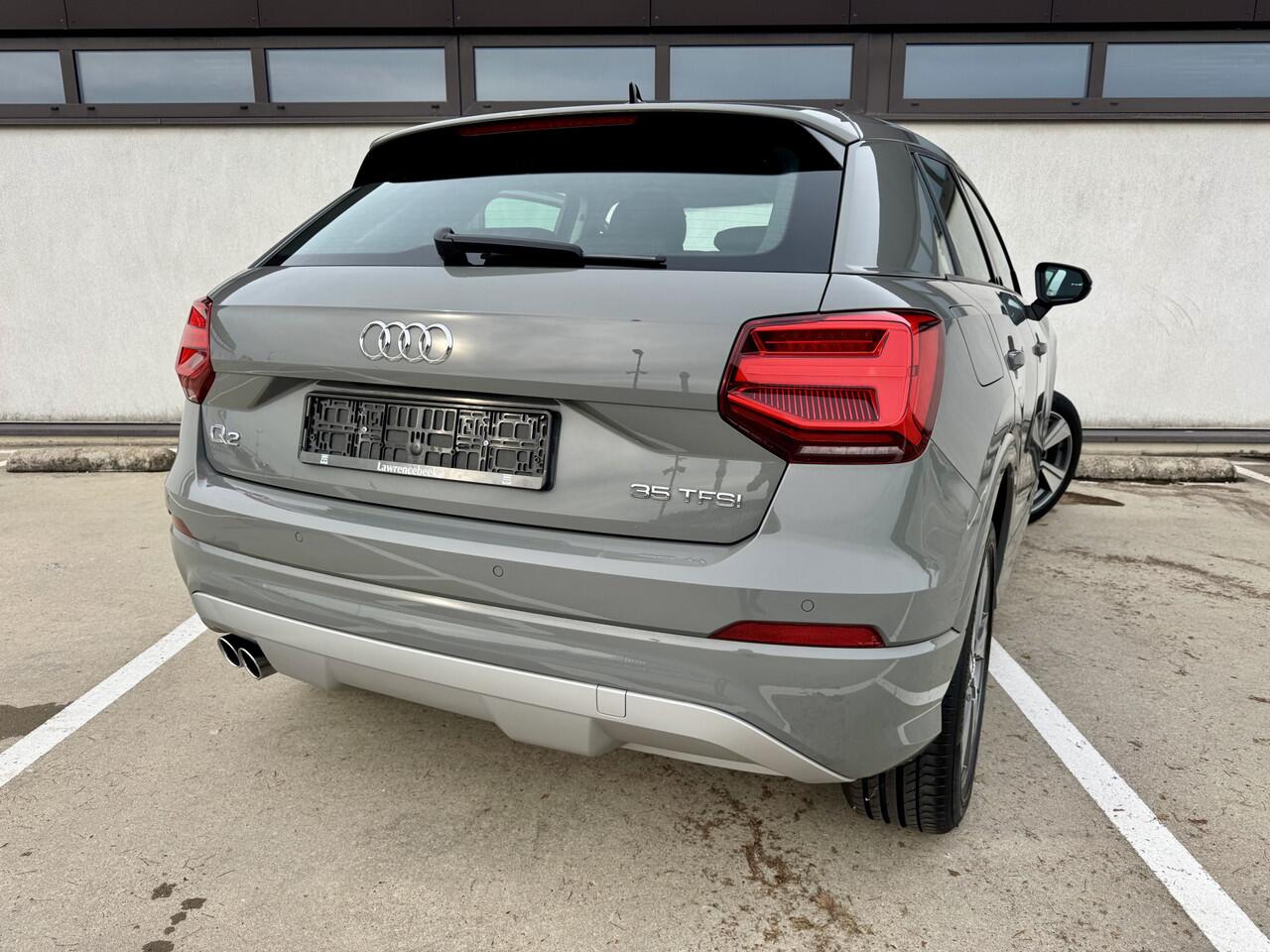 Audi Q2 35 TFSI CoD 150 pk Sport | S-Tronic | Manhattangrijs Metallic | uniek lage km stand | 1ste eign. | Nieuw staat | | Kleurcode X7L |