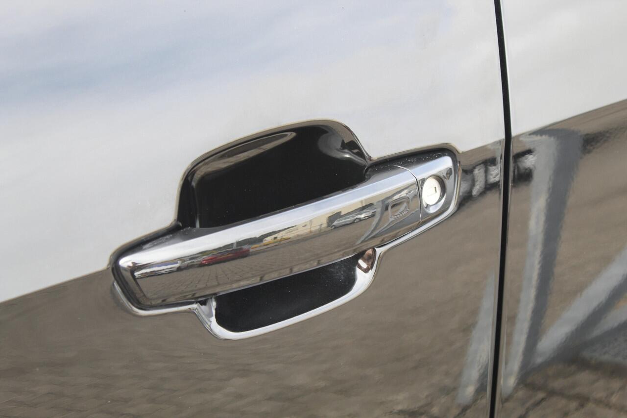 Audi Q2 35 TFSI S-line Automaat/Panoramadak/Navigatie/Virtual cockpit/Achteruitrijcamera/Parkeersensoren rondom/Apple carplay/Stoelverwarming/Climate control/Elektrische achterklep/Cruise control/Draadloze telefoonlader/DAB/18'' Lichtmetalen velgen.