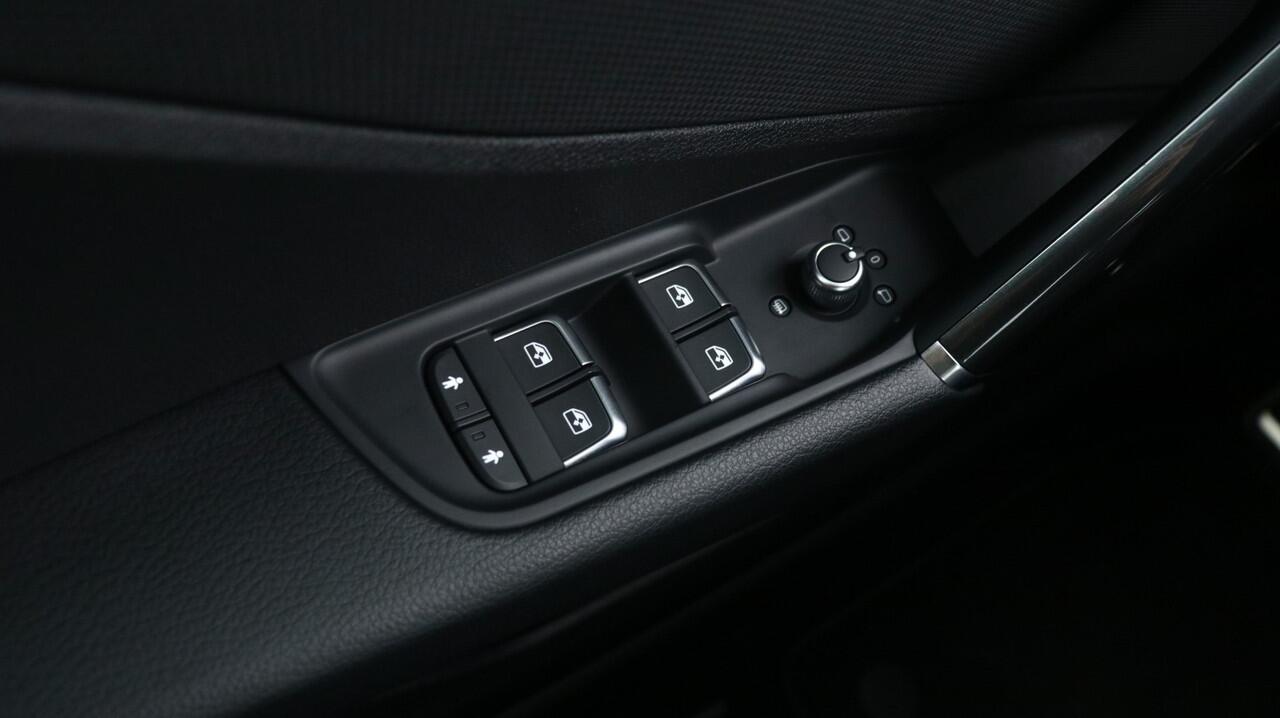 Audi Q2 35 TFSI S-Line Edition | Stoelverwarming | Carplay | Adaptive cruise |