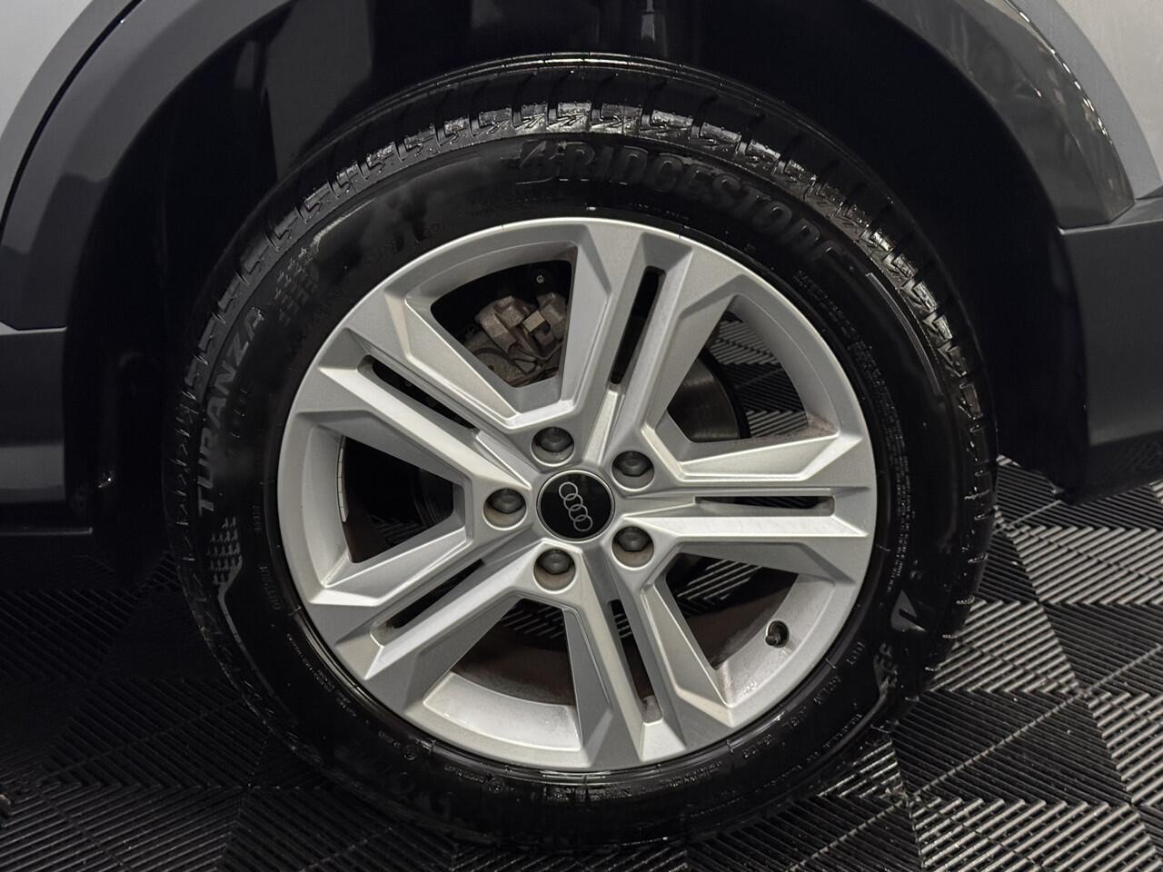 Audi Q2 35 TFSI S Edition Camera, Navi, Keyless start, Virtual desk, Elektrische achterklep, Cruise control adaptief, Stoelverwarming