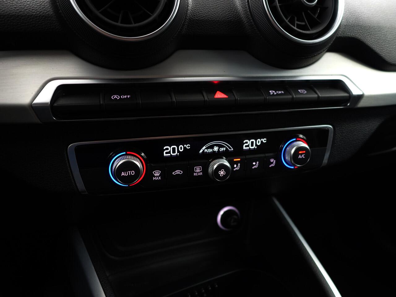 Audi Q2 35 TFSI 150pk S Line Aut- Two Tone, Navigatie, Park Assist, Privacy Glass, Clima, Cruise, Sport Interieur