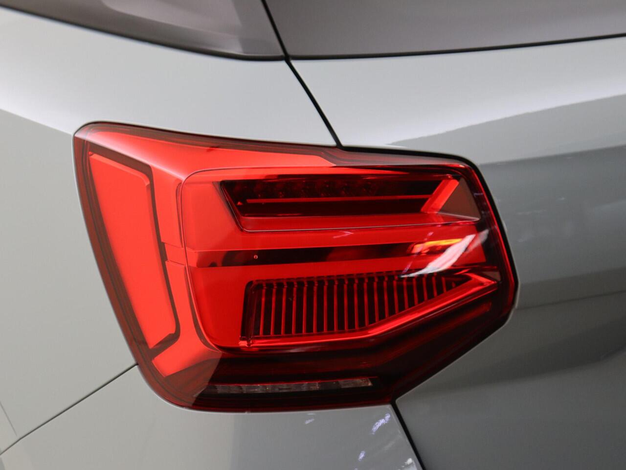 Audi Q2 35 TFSI S Edition | Trekhaak | Lederen sportstoelen | SONOS audio | Standkachel | LED matrix verlichting | Keyless | CarPlay | Sfeerverlichting |