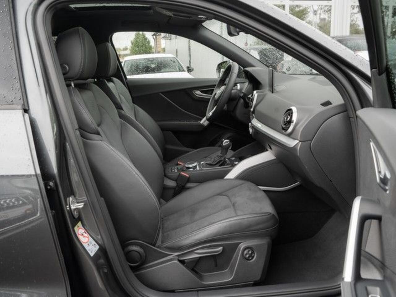 Audi Q2 35 TFSI S-line Black Matrix Sonos Pano