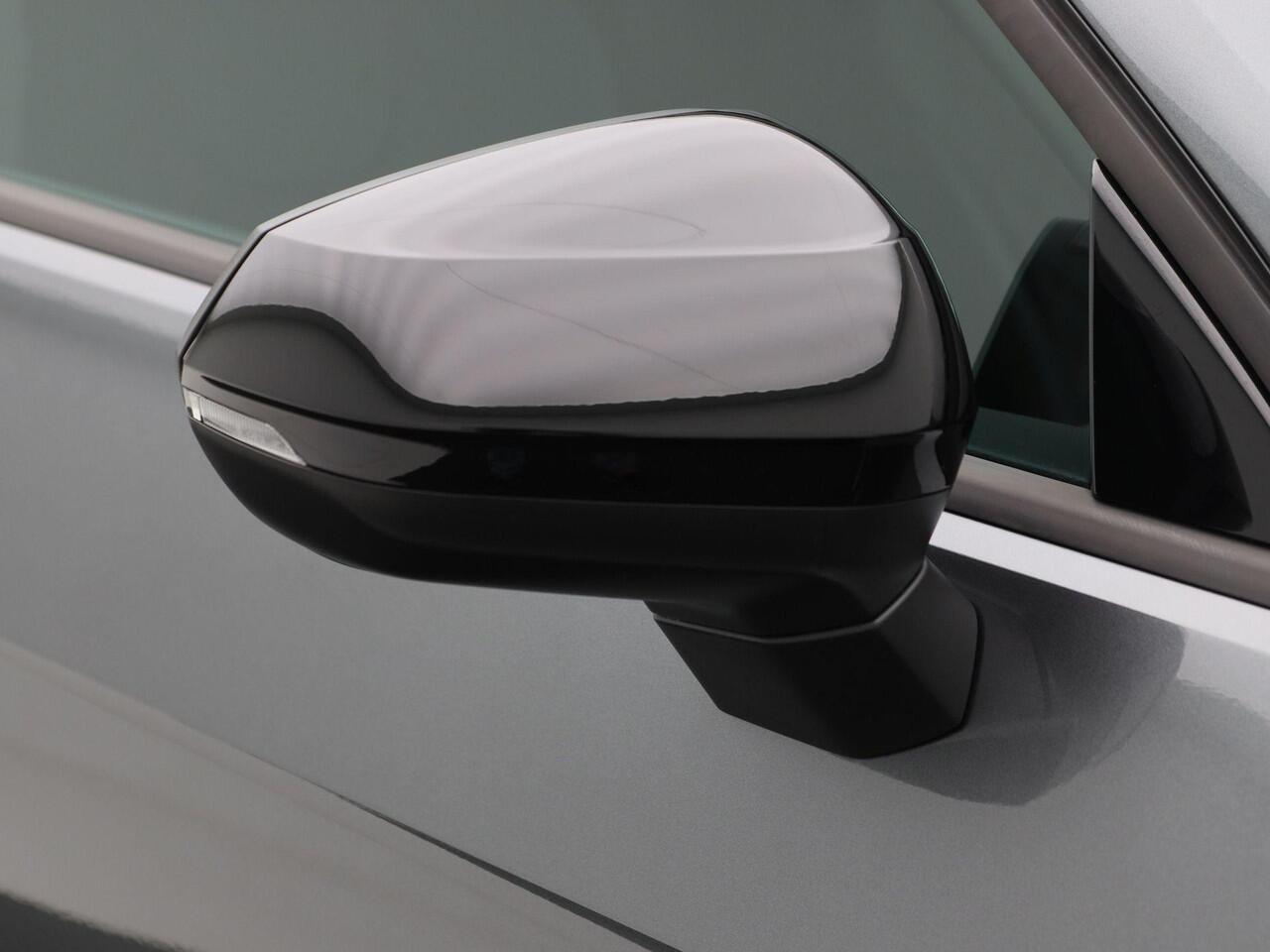 Audi Q2 35 TFSi 150 Pk Automaat S-Line | Trekhaak | Adaptive Cruise | Volledig Leder | Full LED | Camera | Navigatiesysteem | Stoel Verwarming | Elektrische Achterklep | Parkeersensoren | 18 Inch | 5.207 Km!