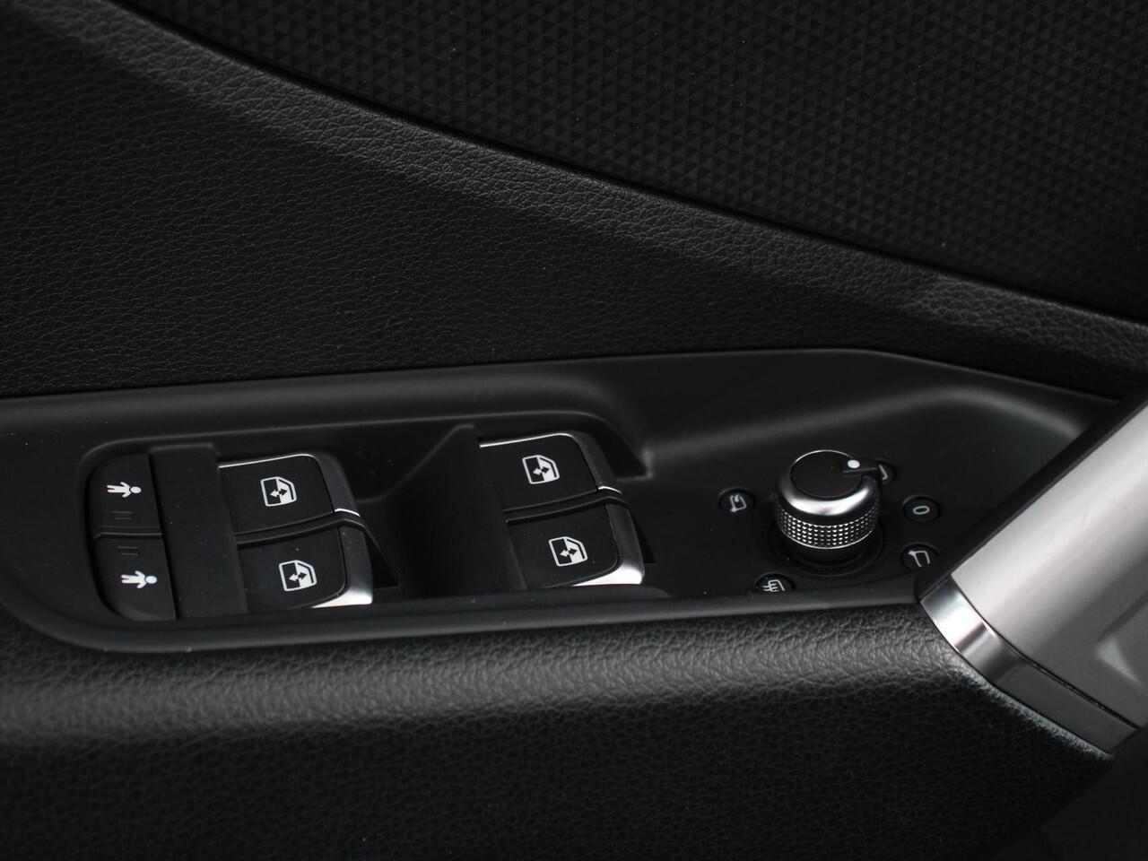 Audi Q2 35 TFSI 150pk Automaat S Edition | Navigatie | Camera | Adaptive Cruise Control | LED Matrix | Elektrische Achterklep | Keyless Entry |