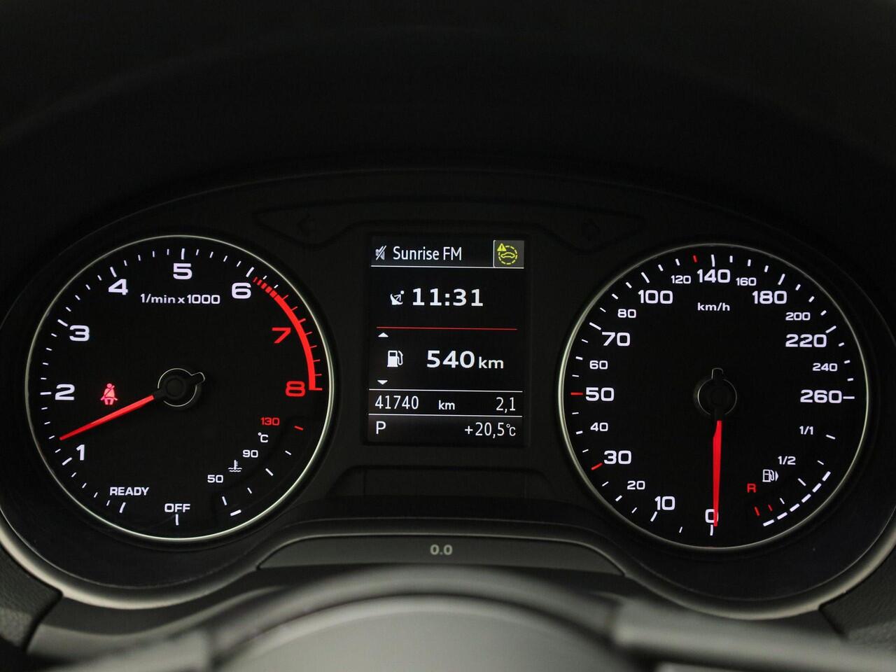 Audi Q2 35 TFSI/150PK Pro Line · Navigatie · Parkeersensoren · Navigatie · App connect