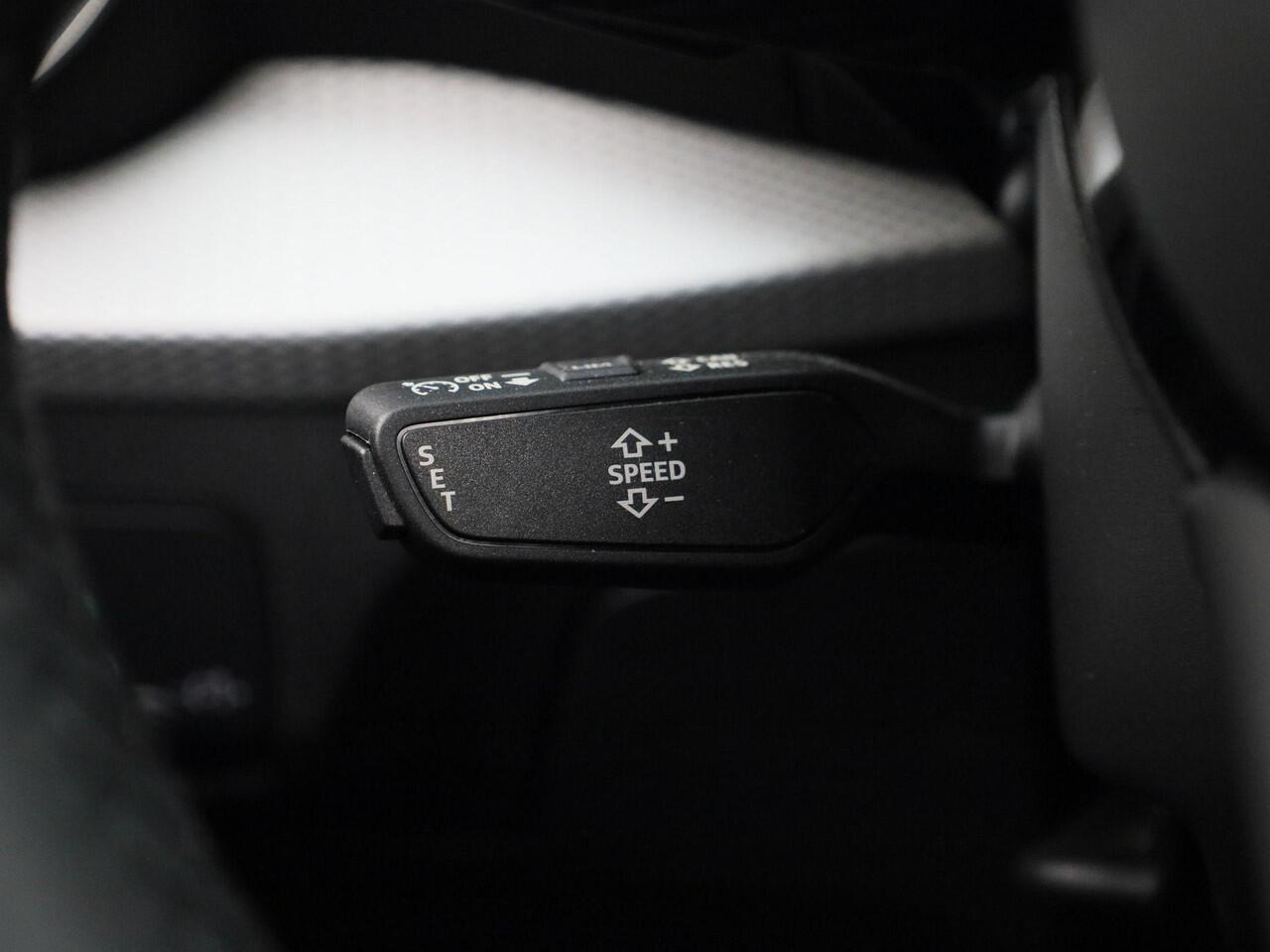 Audi Q2 35 TFSI/150PK S-Tronic S Edition · Panoramadak · Apple/Android Car Play · Camera + Parkeersensoren