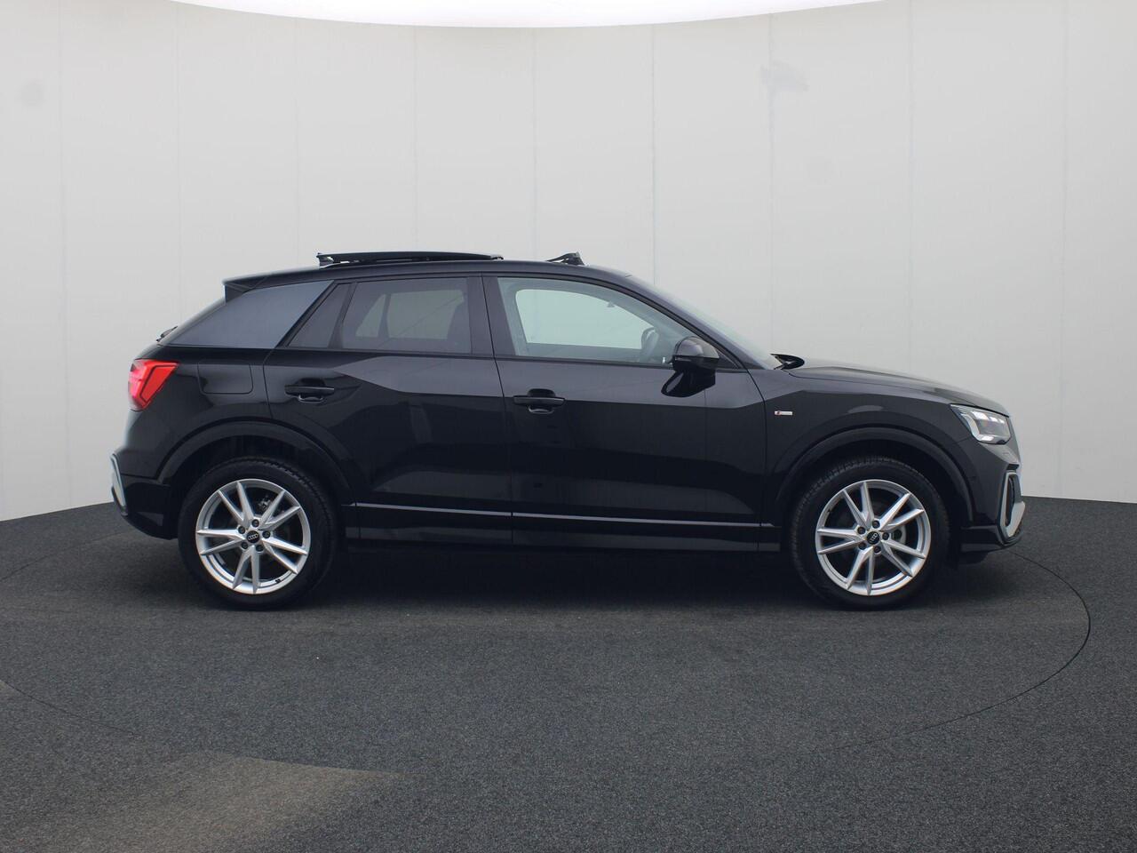 Audi Q2 35 TFSI/150PK S-Tronic S Edition · Panoramadak · Apple/Android Car Play · Camera + Parkeersensoren