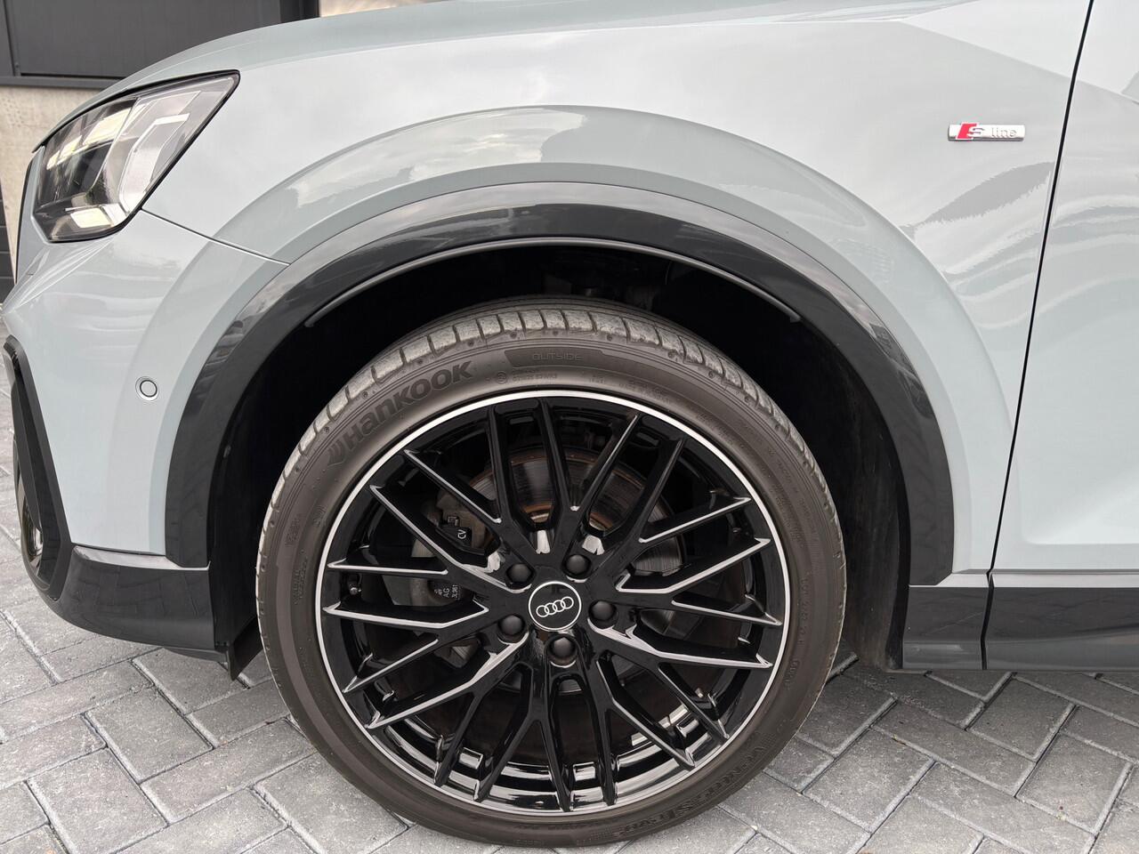 Audi Q2 35 TFSI S-line Black Matrix sfeer Pano