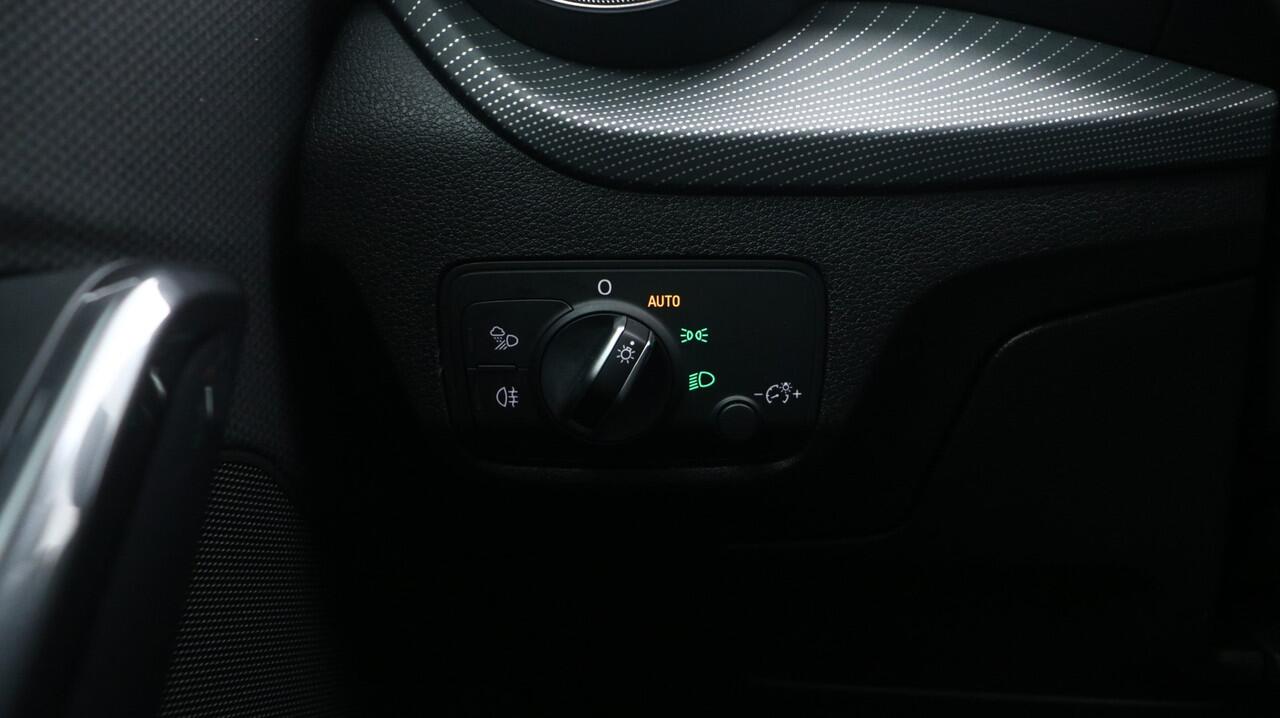 Audi Q2 35 TFSI S-Line Edition | Stoelverwarming | Carplay | Adaptive cruise |