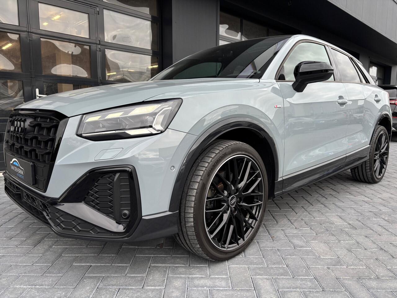 Audi Q2 35 TFSI S-line Black Matrix sfeer Pano