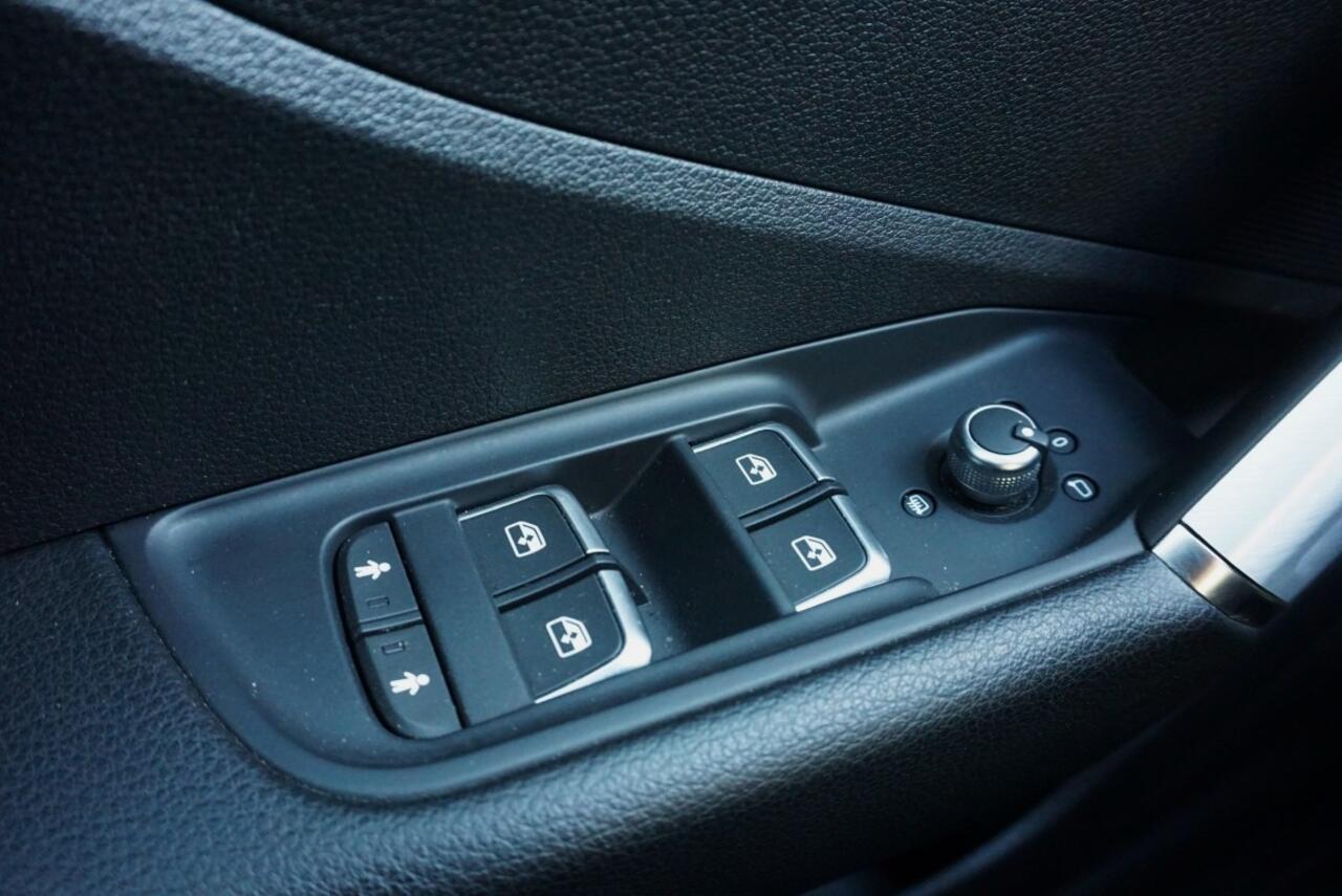 Audi Q2 35 TFSI S-Line Edition Schuif/kanteldak !Unieke kilometerstand!