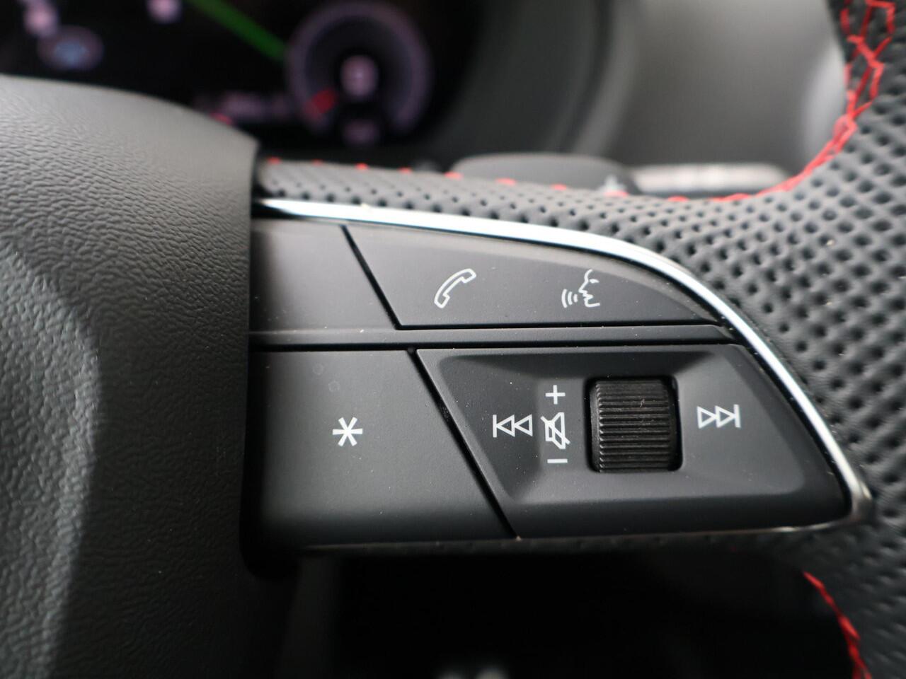 Audi Q2 35 TFSI S Edition | 150 PK | Automaat | Trekhaak | Matrix LED koplampen | S Line |