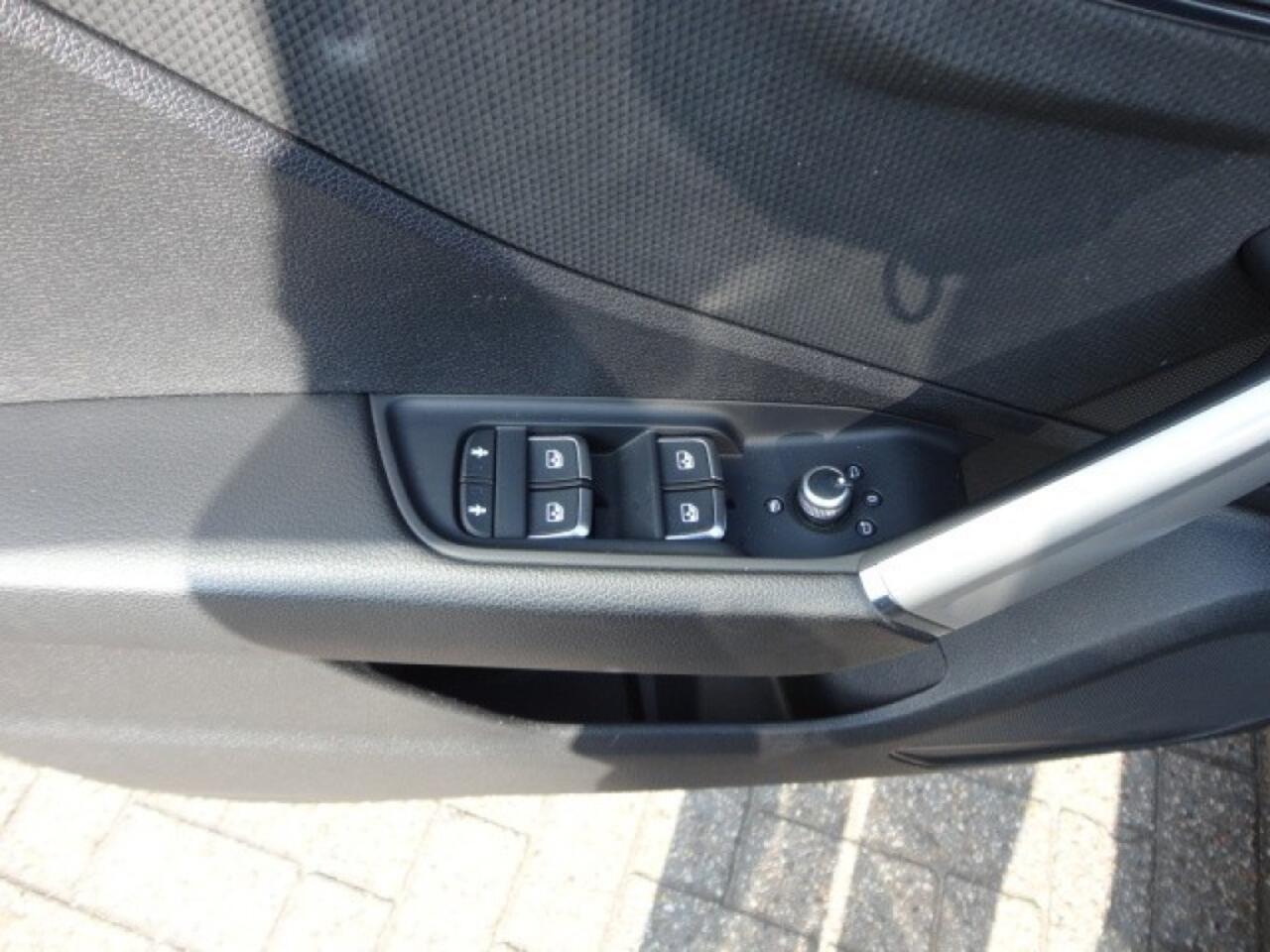 Audi Q2 35 TFSI Advanced edition Clima ,Navi ,Pdc v+a ,Camera ,Trekhaak ,NL auto