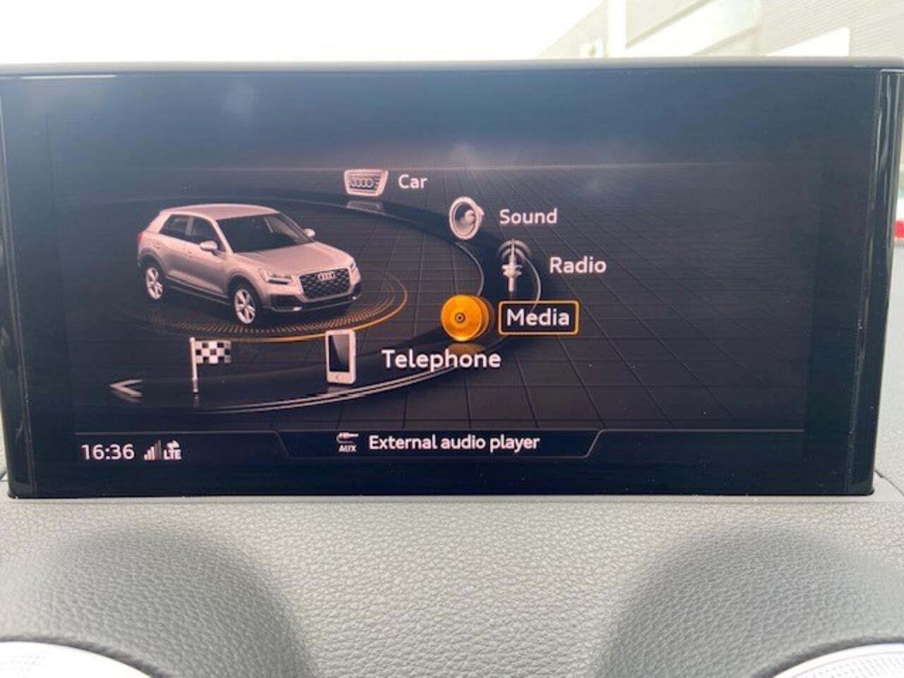 Audi Q2 30 TFSI 110pk S Edition / S-Line Exterieur & Interieur / LED / Virtual Cockpit / Navigatie / Parkeersensoren Achter / 17" LMV