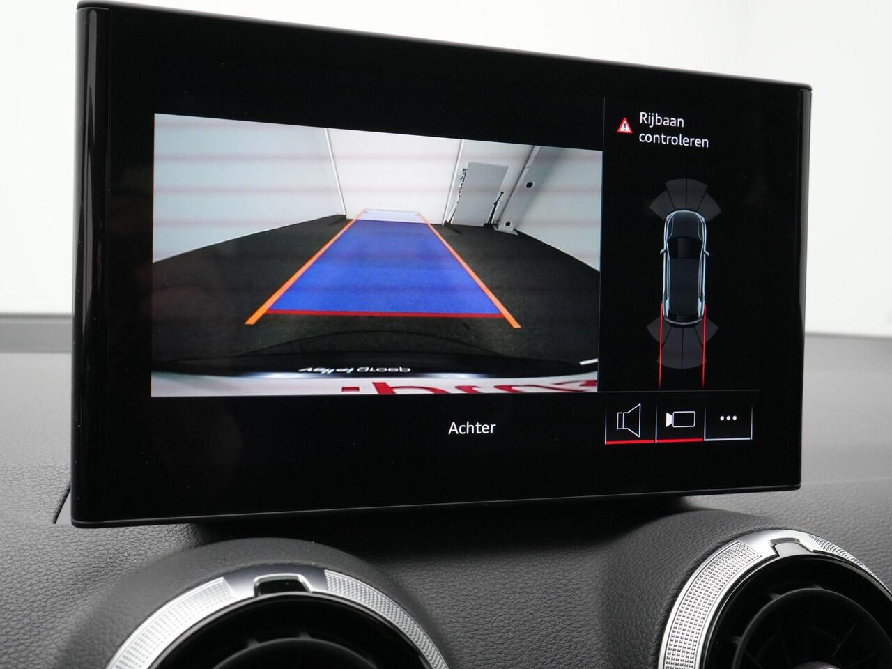 Audi Q2 35 TFSI 150 pk S-tronic S-Line | Panoramadak | Trekhaak | Sportonderstel | Sportstoelen | Side Assist | Remklauwen rood | 19 inch