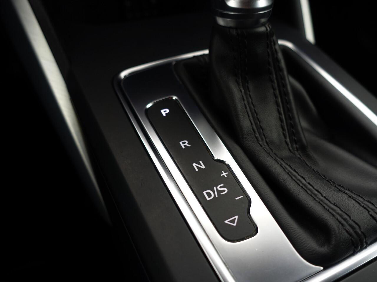 Audi Q2 35 TFSI 150pk S Line Aut- Two Tone, Navigatie, Park Assist, Privacy Glass, Clima, Cruise, Sport Interieur