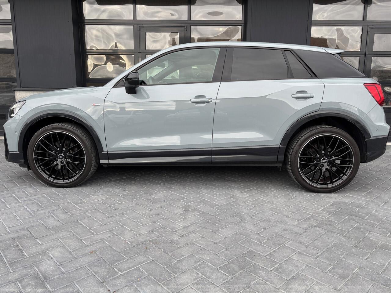 Audi Q2 35 TFSI S-line Black Matrix sfeer Pano