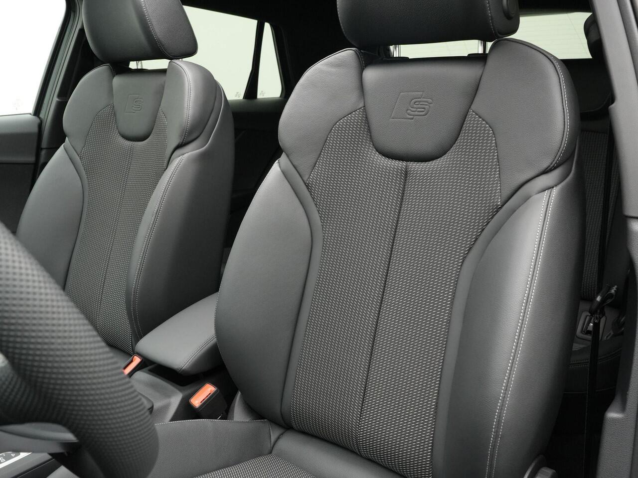 Audi Q2 35 TFSI 150 pk S-tronic S-Line | Panoramadak | Trekhaak | Sportonderstel | Sportstoelen | Side Assist | Remklauwen rood | 19 inch