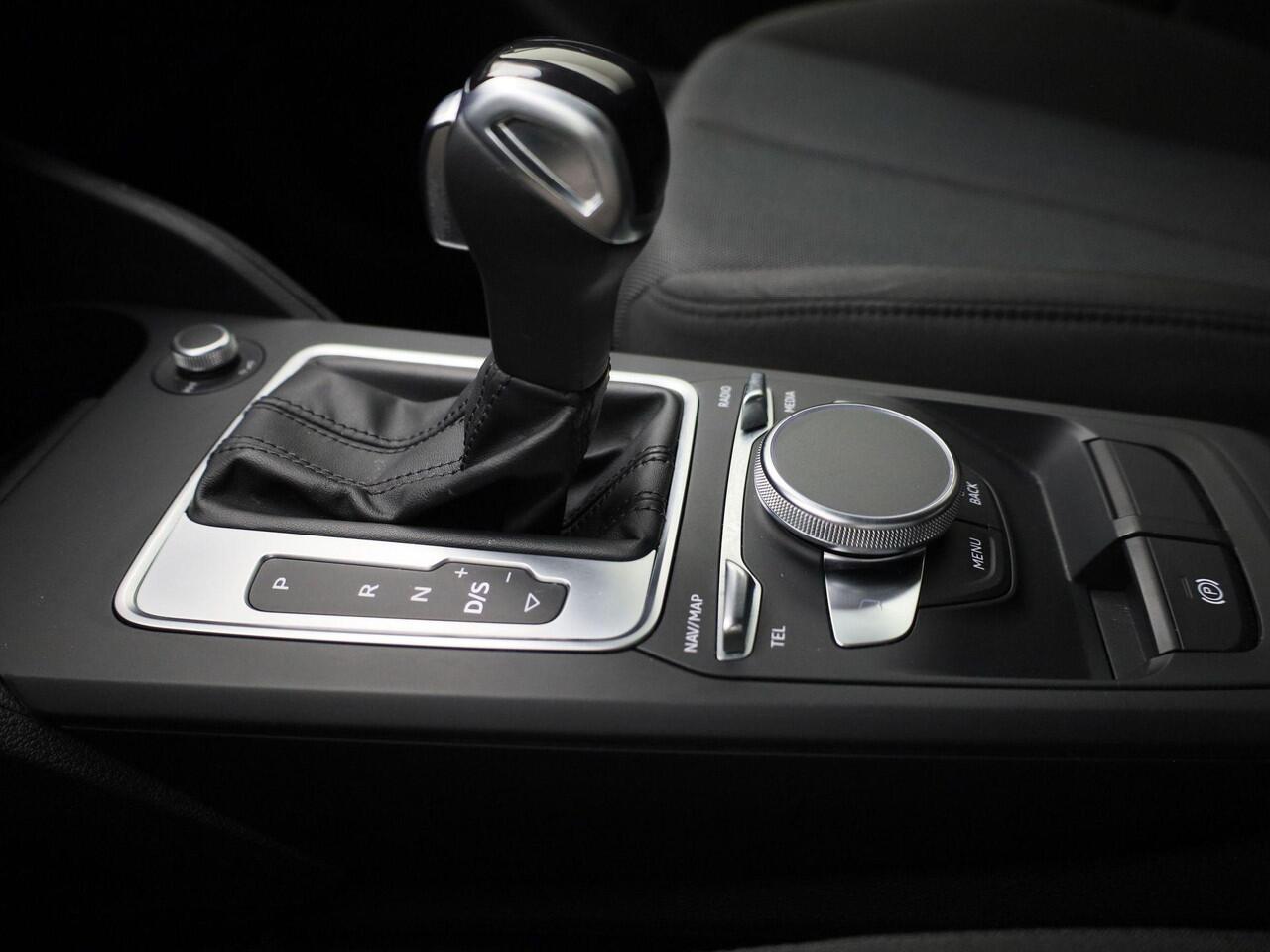 Audi Q2 35 TFSI/150PK Pro Line · Navigatie · Parkeersensoren · Navigatie · App connect