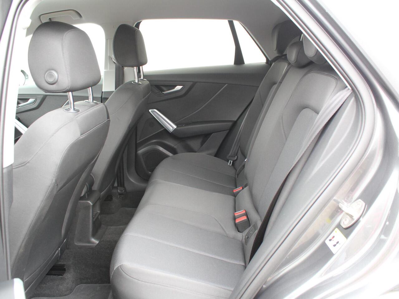 Audi Q2 35 TFSI S Edition Automaat / 1500KG Trekgewicht / S-Line / Navigatie + Apple Carplay/Android Auto / Cruise Control / Climate Control / Stoelverwarming Voor / Bluetooth /